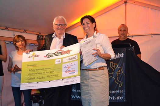 Feiern für den guten Zweck – Veranstalter der AfterRunParty 2014 spendet 1.000 € zu Gunsten der Stiftung Sporthilfe Hessen